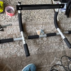 New And Assembled Pull Up Bar
