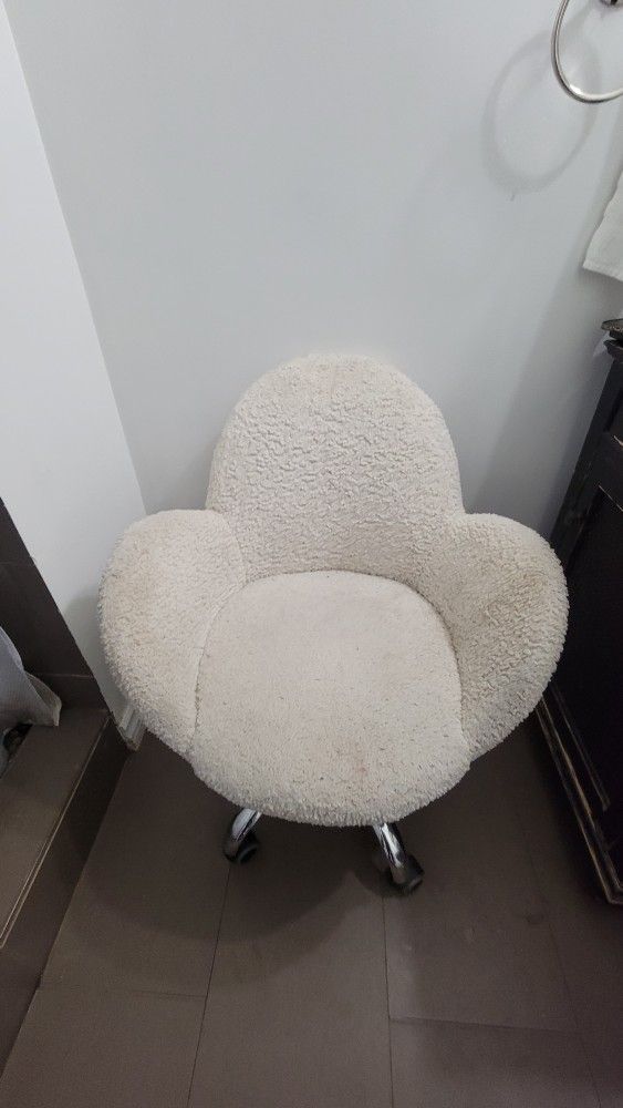 Chair White Faux Wool With Wheels