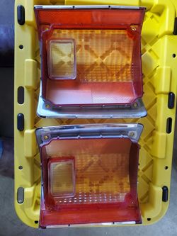 1985 Suburban tail lens