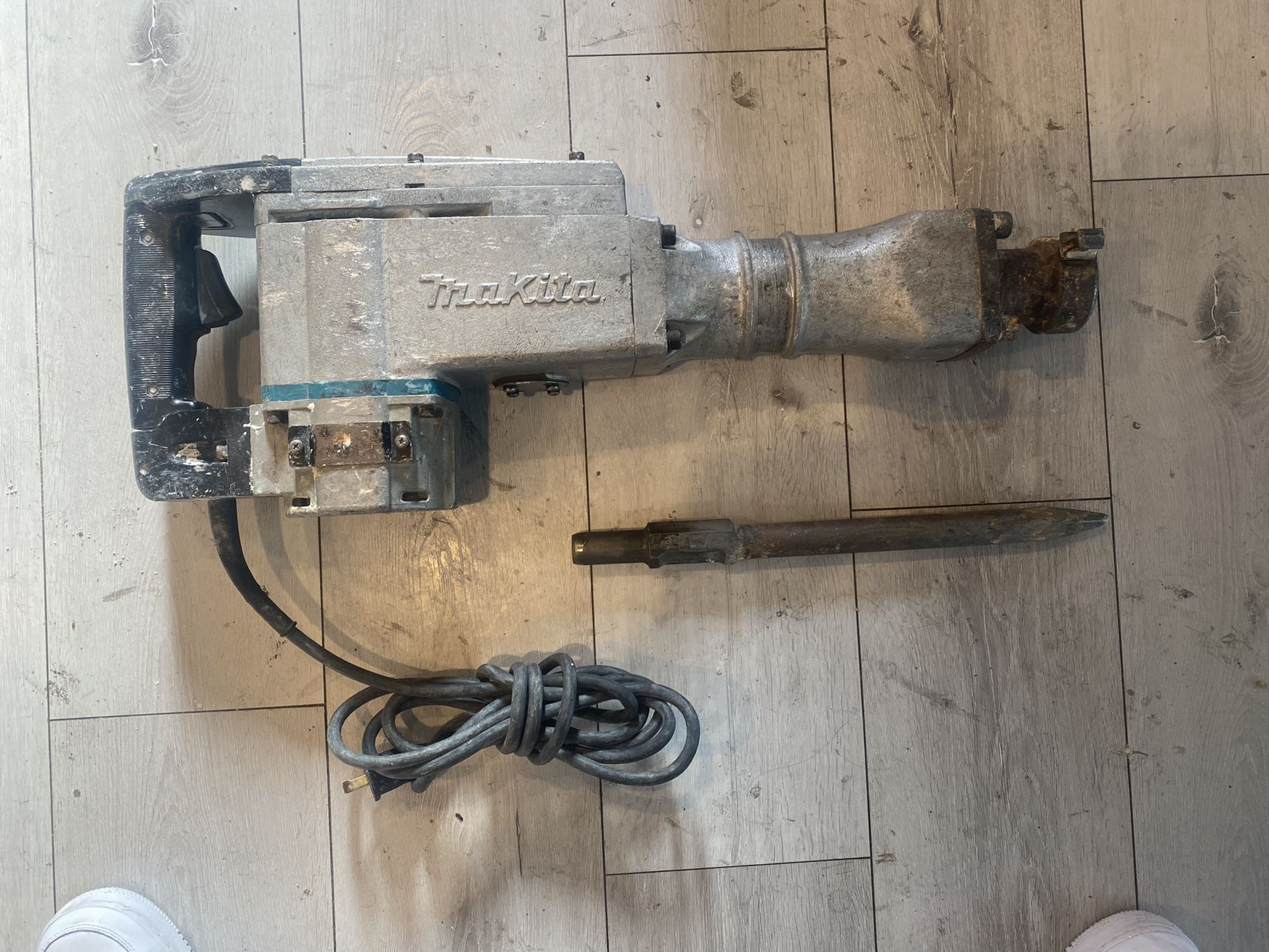 Makita HPM 1500 Heavy Duty Demolition Demo Jack Hammer 400$ working like  new. Or best offer. for Sale in Wilmington, CA - OfferUp