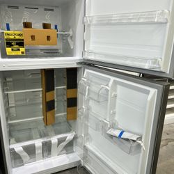 FRIGIDAIRE 18.3 CU FT TOP FREZER W SPACE WISE  ORGANIZATION SYSTEM &EVEN TEMP COOLING SYSTEM