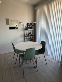 IKEA Dining Table (Mariedamm)