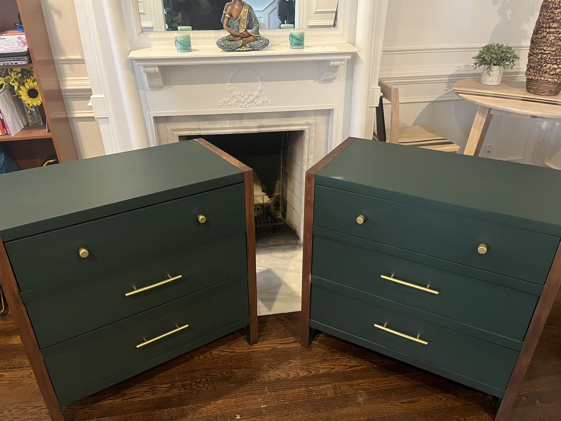 Dressers/nightstands