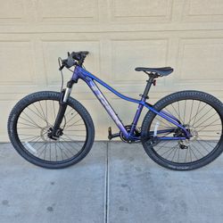 TREK MARLIN 5 MOUNTAIN BIKE (SMALL FRAME)