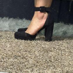 Black High Heel Size 6