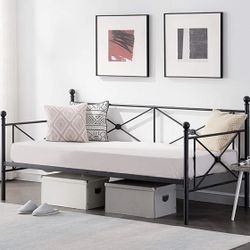 VECELO Classic Metal Daybed Frame Multifunctional Mattress Foundation/Bed Sofa with Headboard, Twin, Black