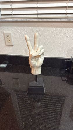 GLOBAL ViEW Peace Sign Sculpture *price Negotiable**