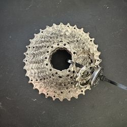 Cassette: Shimano Linkglide CS-HG500, 10-speed, 11-39T (11, 13, 15, 17, 20, 23, 26, 30, 34, 39 teeth
