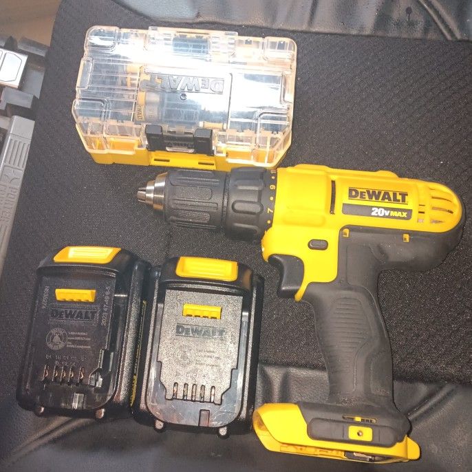 Dewalt Drill&2 Batterys &drill Bit Screws