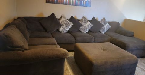 Corduroy U-Shaped Sectional / Sam Levitz