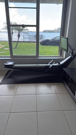 Hydro rowing machine