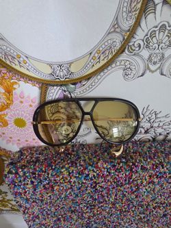 Over sized fashion sunglasses