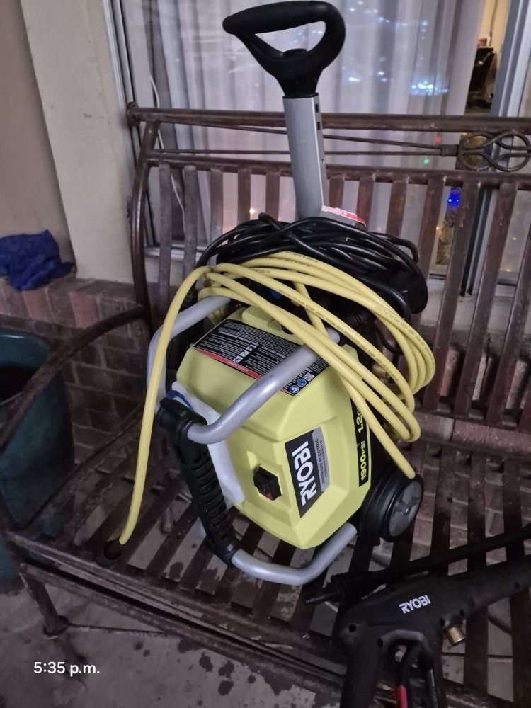 RYOBI 1800PSI PRESSURE WASHER NEW CONDITIONS
