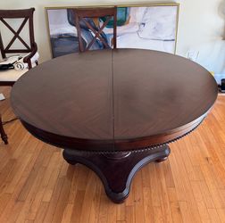 Adjustable dining table with removable leaf