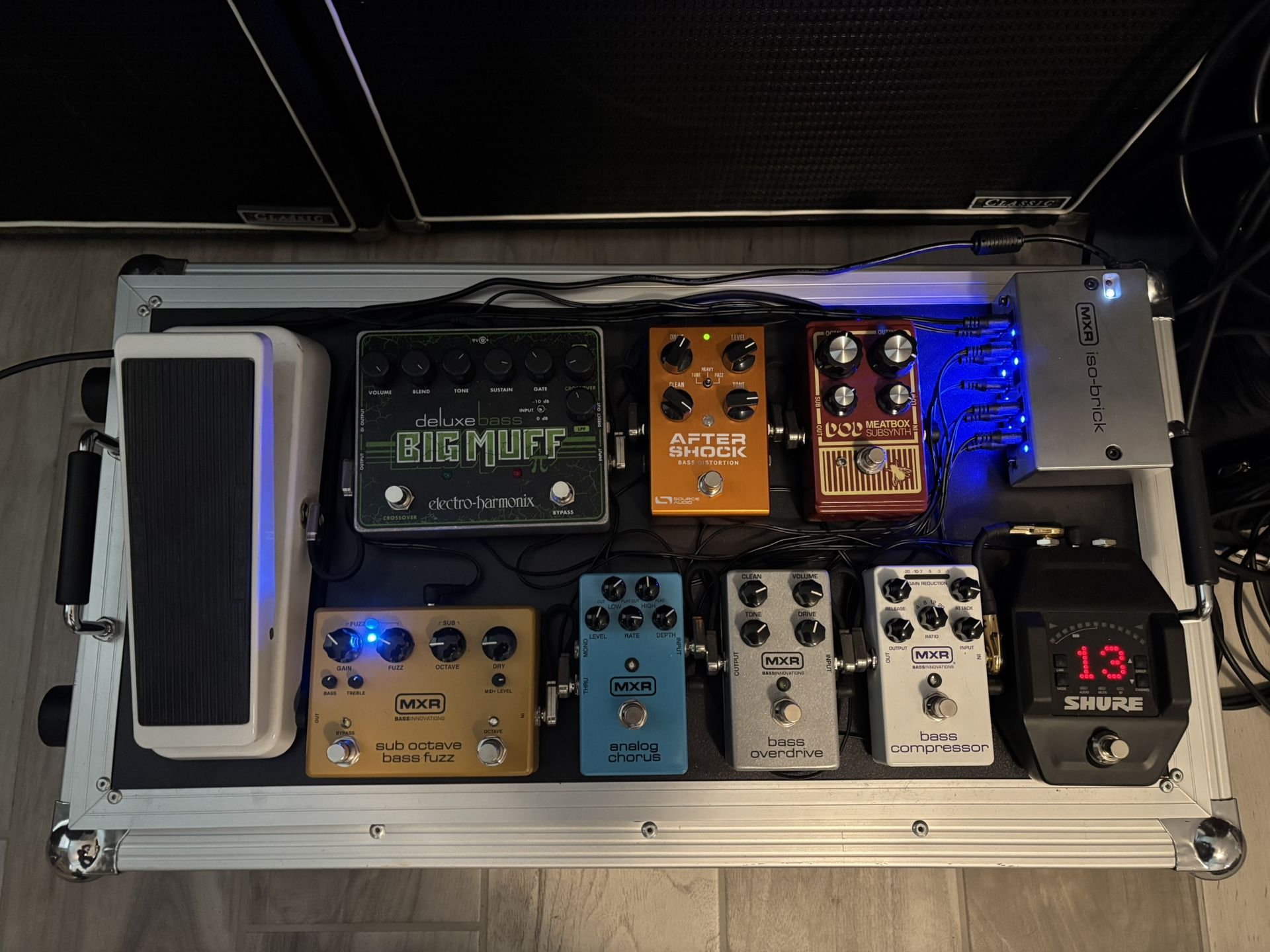 **BASS GUITAR** pedalboard