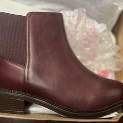 CLARKS- NIB Maye Palm Burgundy Leather Size 8 Wide Women’s