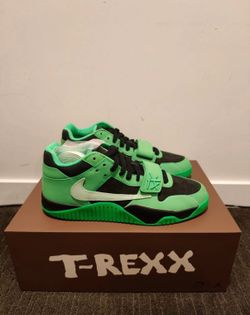 Ds size 8.5 spark green Travis Scott’s 160