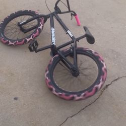Brand New Sunday BMX bike  Selling For 370, Used 5 Times In Mint Condition. Through Me Any Offers 