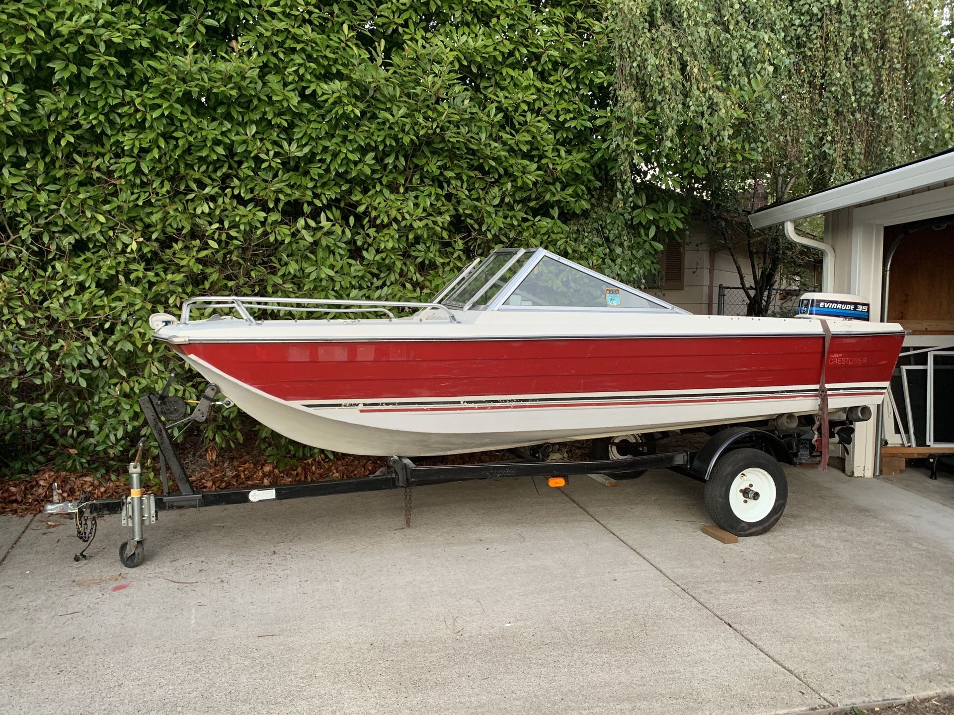 16’ Crestliner Open Bow Tri Hull with 35HP Evinrude