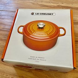 Le Creuset Round Dutch Oven 2.25 qt