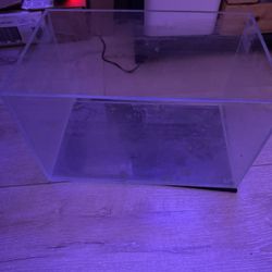UNS 3 gallon fish tank