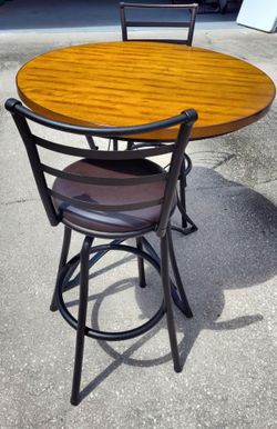 Round high top table with 2 stools
