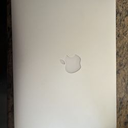 MacBook Air Core i5 13.3 Inch 4GBRAM 256GB