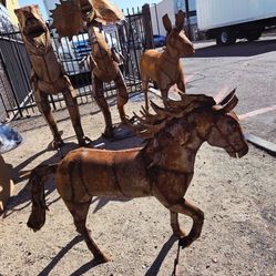 New Metal "Braided Horse" Statue 
Delivery Available depending on Scheduling & Location 

3 ft. 8" x 5ft.   ..$569
Meet in Phoenix by appointment 

