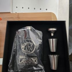 Flasks personalized with laser for father's day 