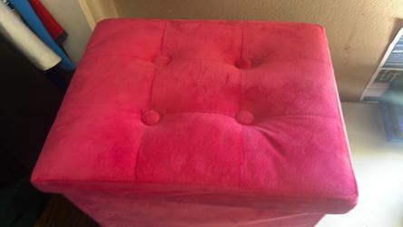 Little box chair not free shoot me an offer