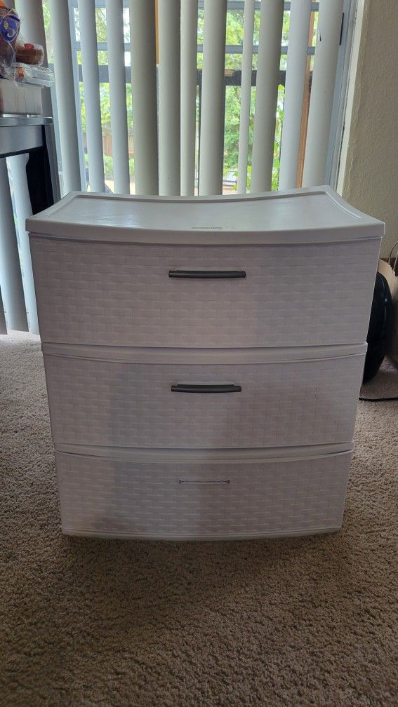 Plastic drawer