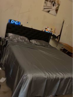 Four pieces Queen size satin bed set