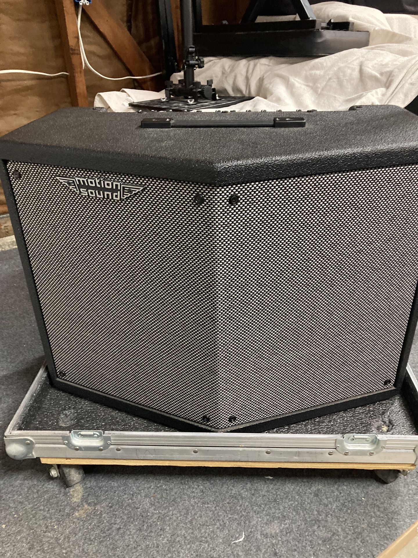 Motion Sound Stereo Keyboard Amp