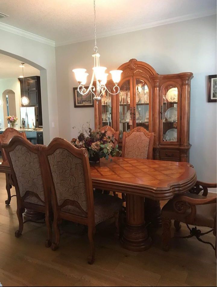 Michael Amini Monte Carlo Dining Set