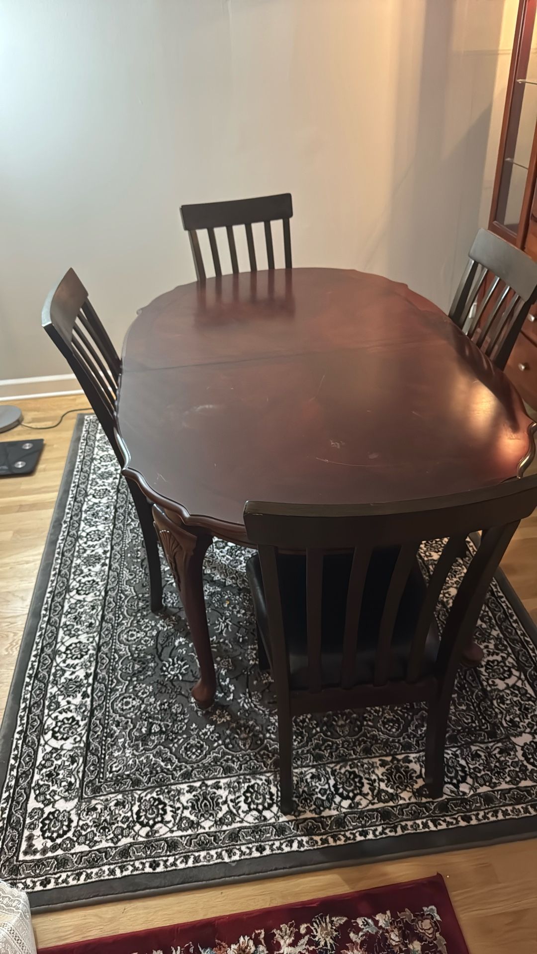 4 chair dinning Table