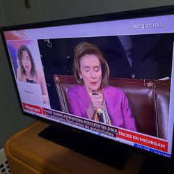 Used TV 32” Remote Included