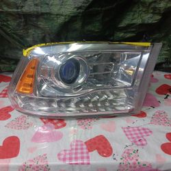 2013-18 Dodge Ram 2500 Right Headlight W/Module