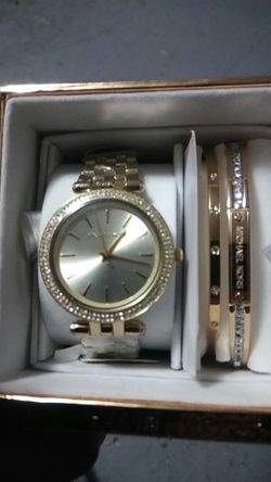 Brand new! Women Michael Kors watch & bands !!