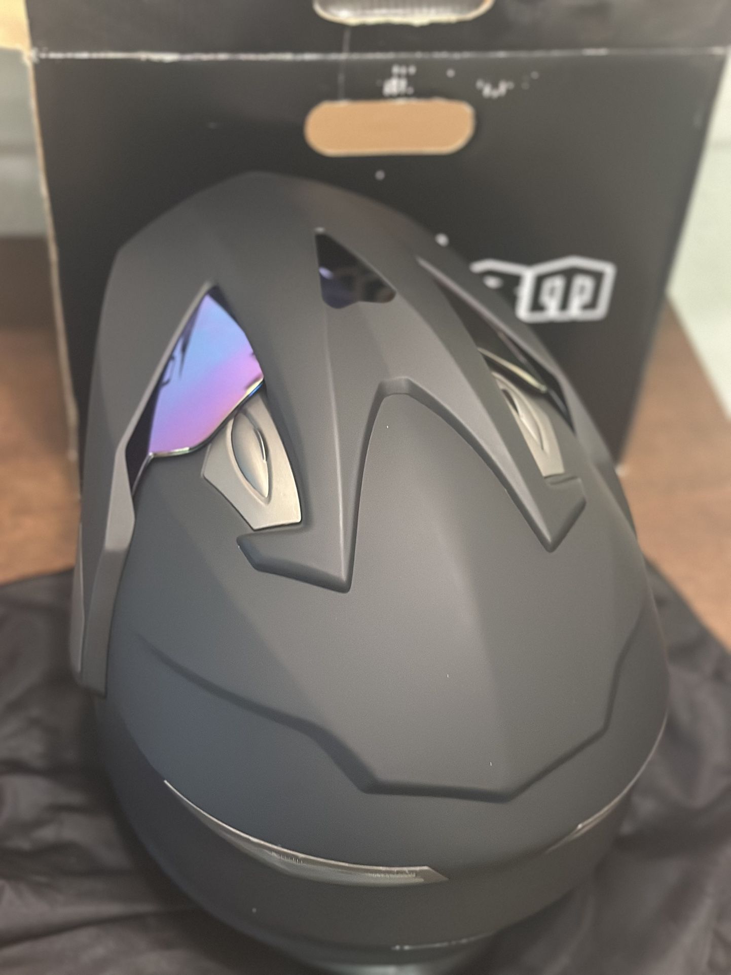 Brand new Motor Cycle Helmet From 1storm (Dot certified)