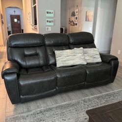 Power Reclining Couch And Love Seat Living room Set