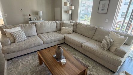 Levin Couch