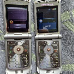 2 Motorola RAZR V3 Phones With Chargers And Extra Battery