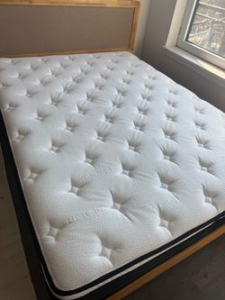 Queen 12” Hybrid Mattress - Excellent Condition