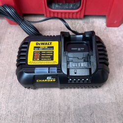 Dewalt 12vmax/20vmax Lithium Lon Charger) (NEW) 