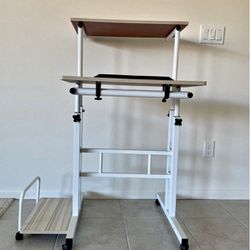 Standing adjustable desk