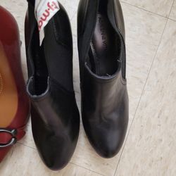 Adrienne Vittadini 6.5 Heel Vlack Leather Booties