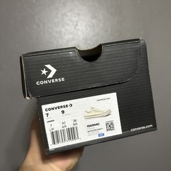 New White Low Top Converse (size 7 Men’s 9 Women’s)