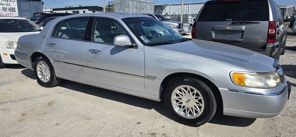1999 Lincoln Town Car