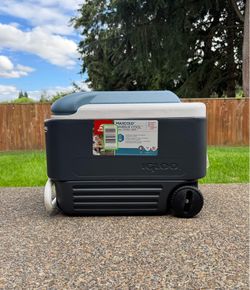 IGLOO Maxcold Wheelie Cool 40 Quarts Wheeled Cooler 56 Cans