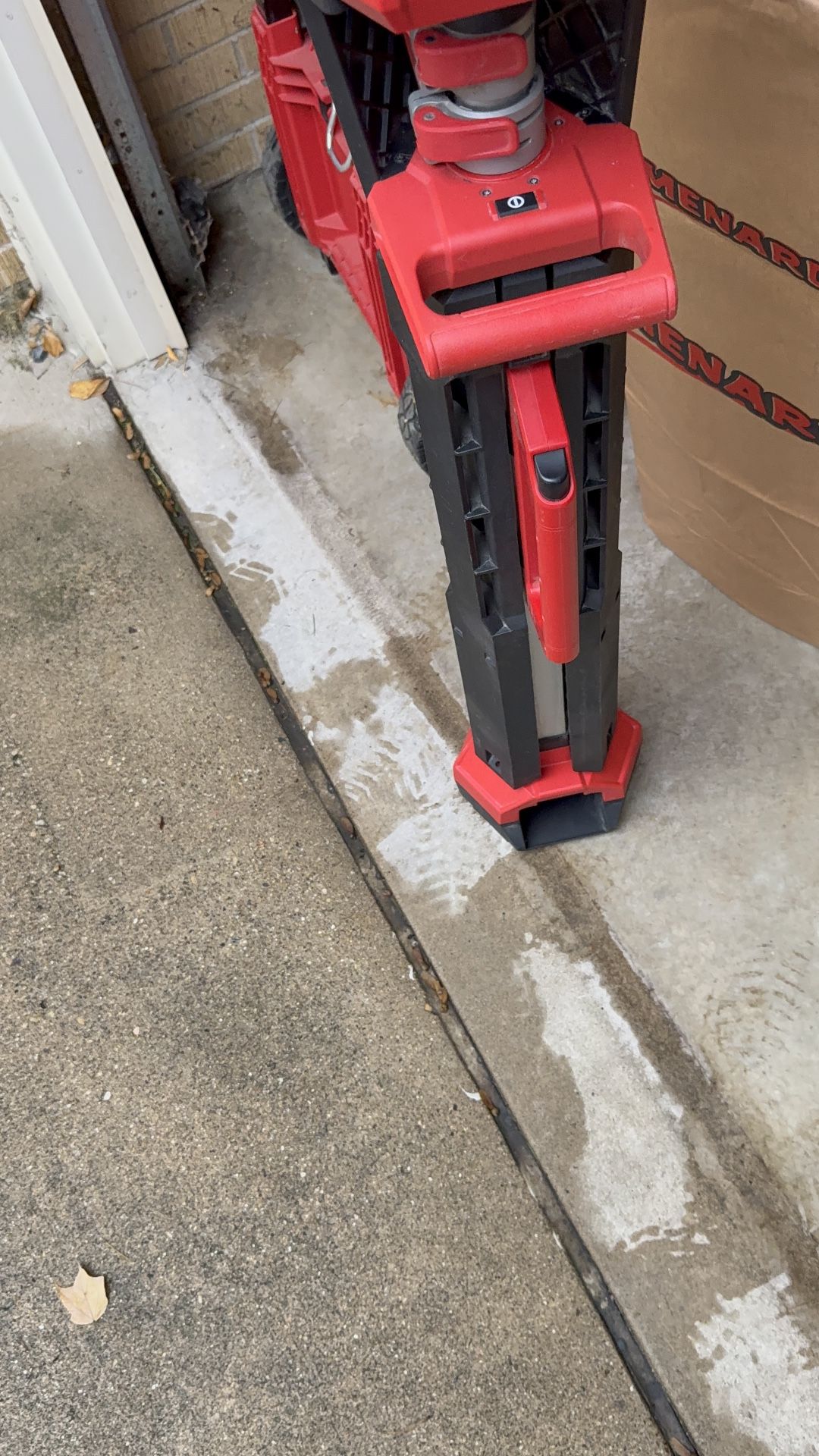 Milwaukee Rocket Light 2500 Lumen